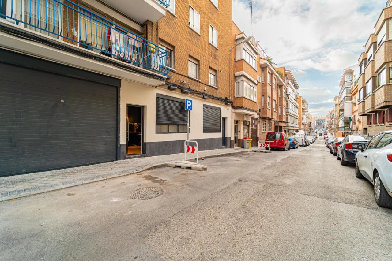 Edsam Madrid Apartments Black Exteriér fotografie